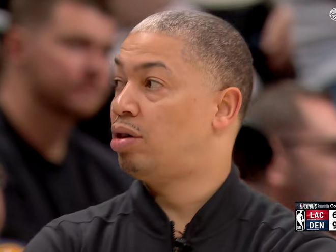 海报羞辱哈登！他不是不行只是直接怕了瓦力棋牌游戏35分钟只进2球！美媒做